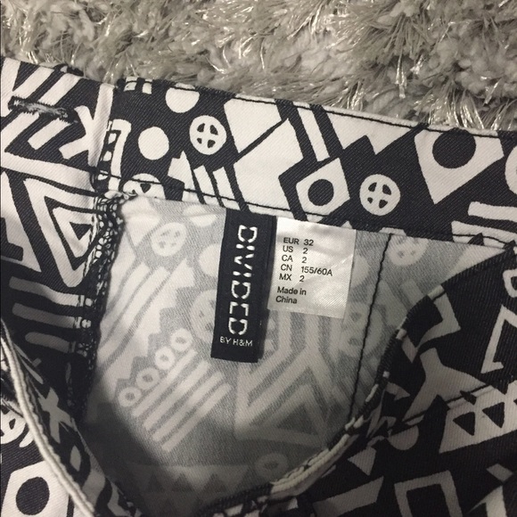 Patterned Skinny Pants - Picture 3 of 3